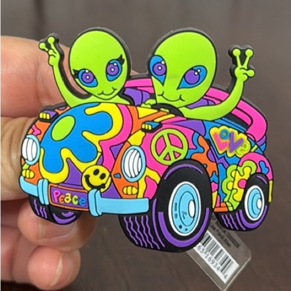 CROCS X LISA FRANK jibbitz Aliens on a 60’s theme Beetle - Picture 1 of 8